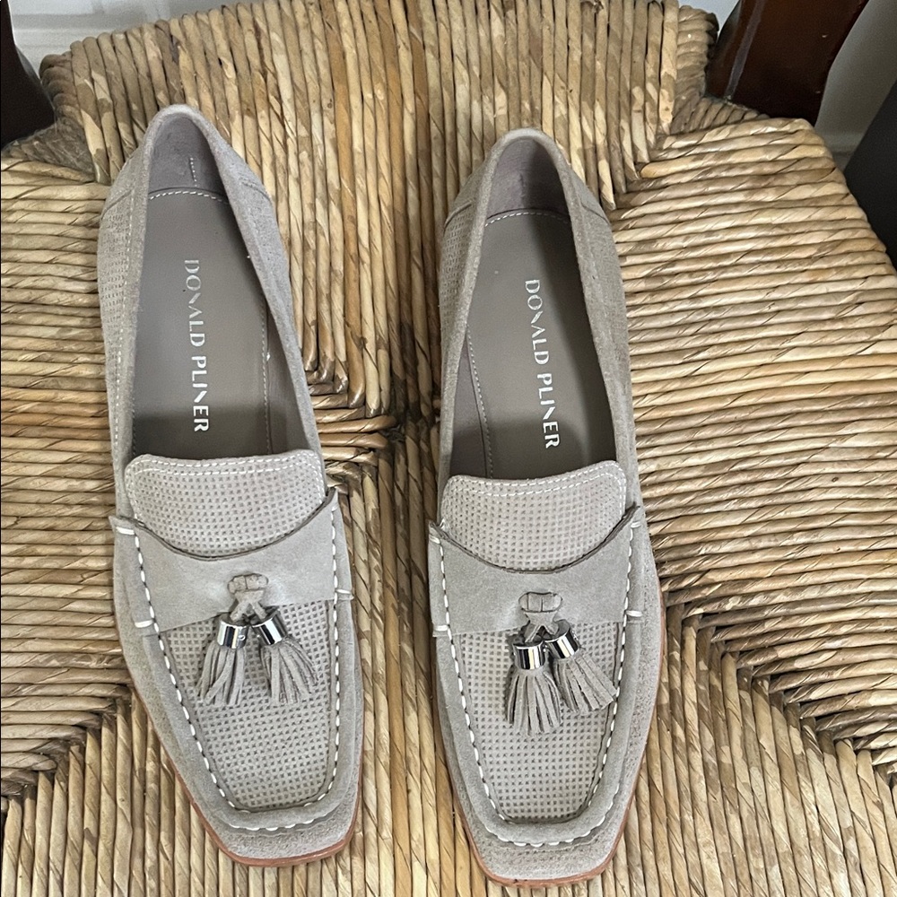 Donald J. Pliner Tan suede shoes.   Beautiful and only worn once.